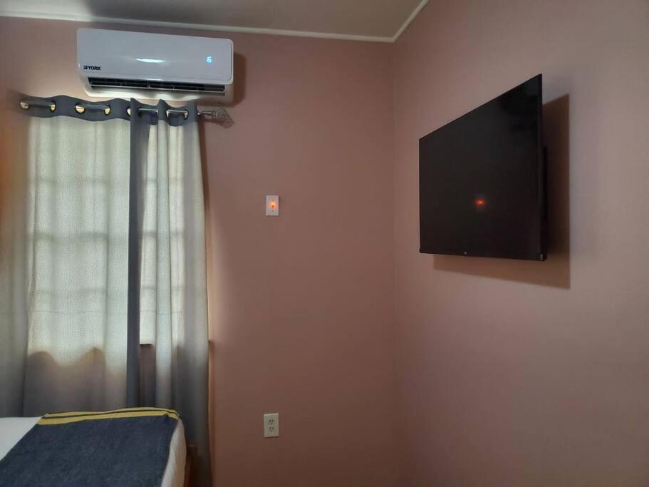 Upstairs 2 Bedroom Avalon Regia Apartment Georgetown Ngoại thất bức ảnh