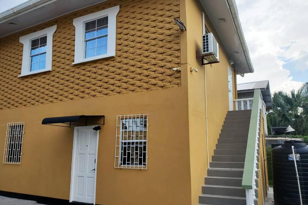 Upstairs 2 Bedroom Avalon Regia Apartment Georgetown Ngoại thất bức ảnh