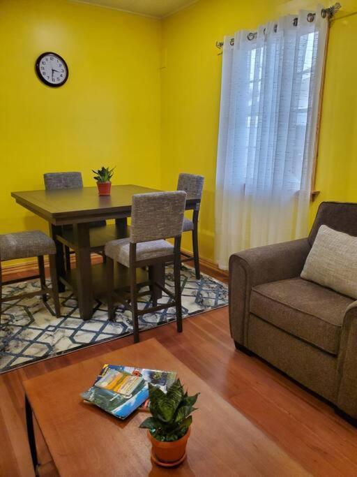 Upstairs 2 Bedroom Avalon Regia Apartment Georgetown Ngoại thất bức ảnh