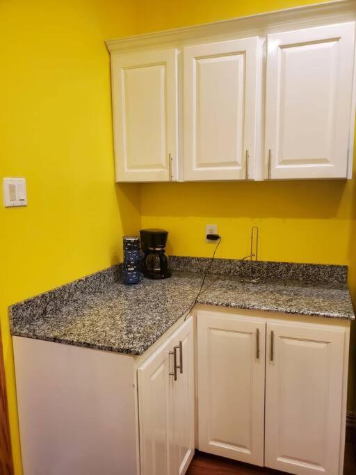 Upstairs 2 Bedroom Avalon Regia Apartment Georgetown Ngoại thất bức ảnh