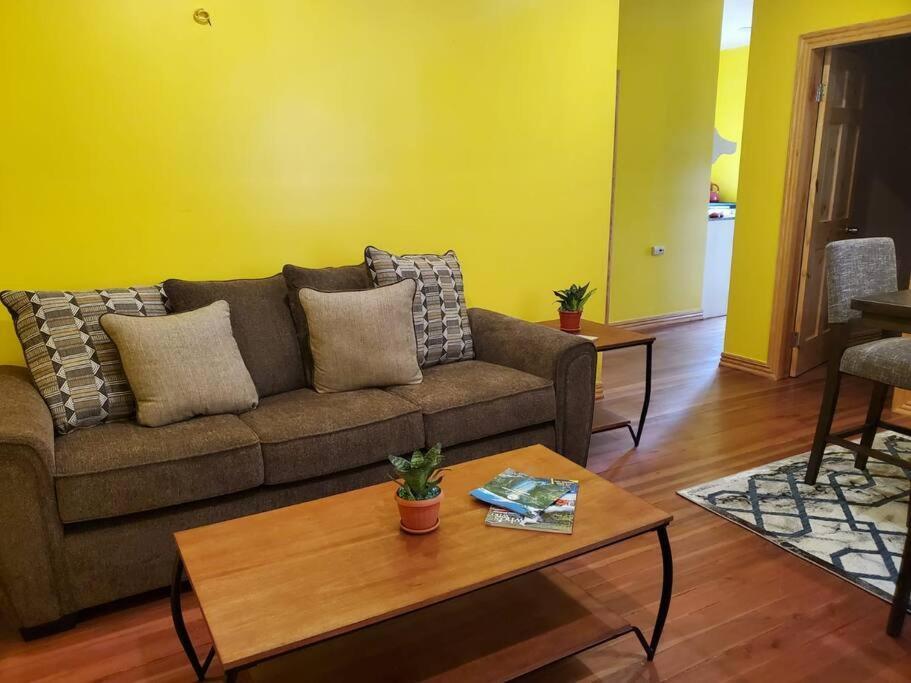 Upstairs 2 Bedroom Avalon Regia Apartment Georgetown Ngoại thất bức ảnh