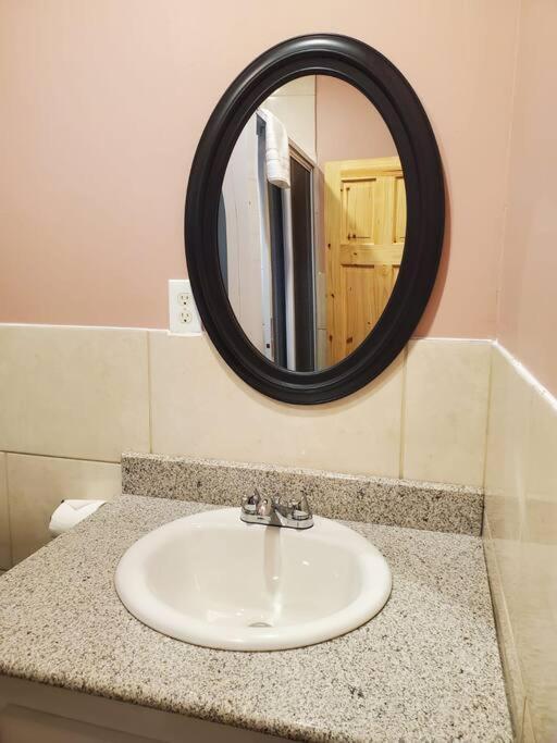 Upstairs 2 Bedroom Avalon Regia Apartment Georgetown Ngoại thất bức ảnh